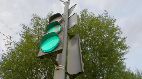Traffic light signal cycle transition 스톡 동영상 332986924