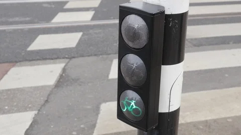 Traffic lights bicycles 스톡 동영상 123672765