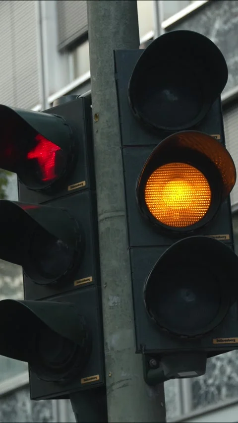Traffic Lights Change During S25 Berlin Event Nollendorfplatz May 2023 库存影片 332132381