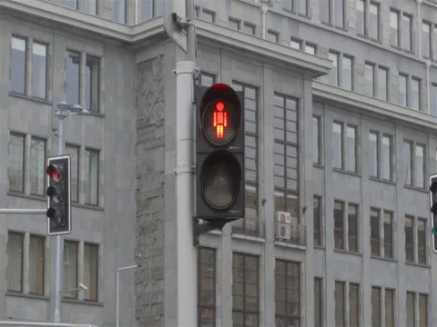 TRAFFIC LIGHTS CHANGING, SLOW MOTION DOLLY Stock Footage 69635796
