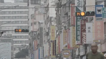 Traffic lights counting down in Taipei Stock Footage 85812066