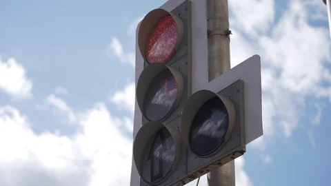 Traffic lights in empty Moscow during quarantine goes green and right green Stockbeeldmateriaal 128595729