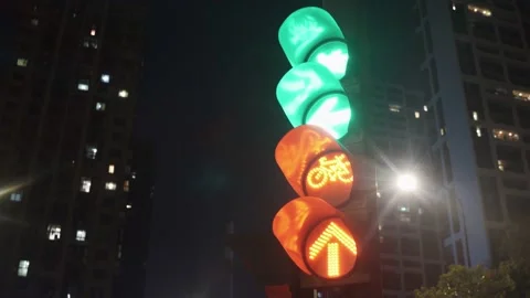 Traffic lights at night Stock Footage 163593053