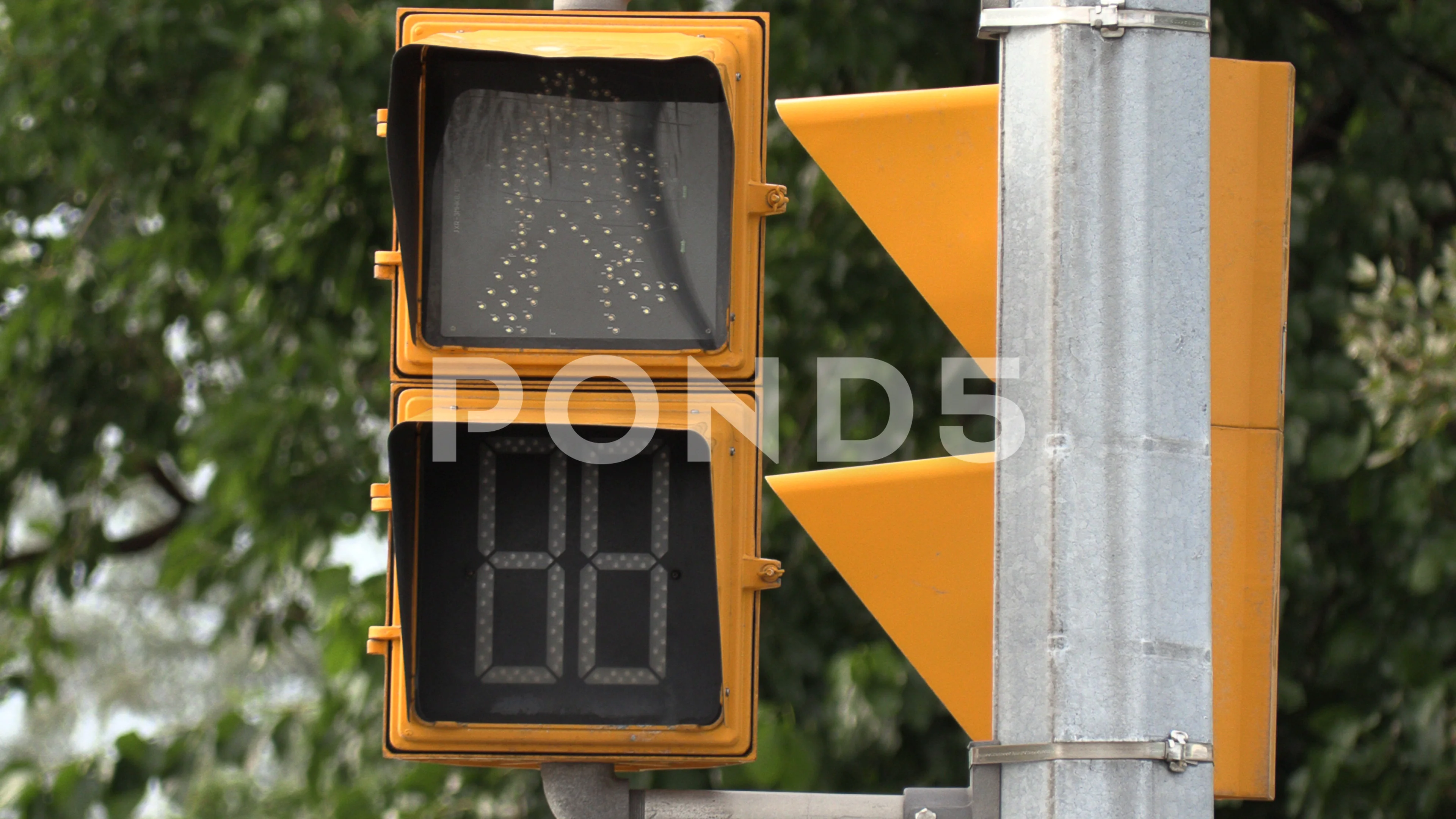 Traffic lights out in power outage follo, Stock Video