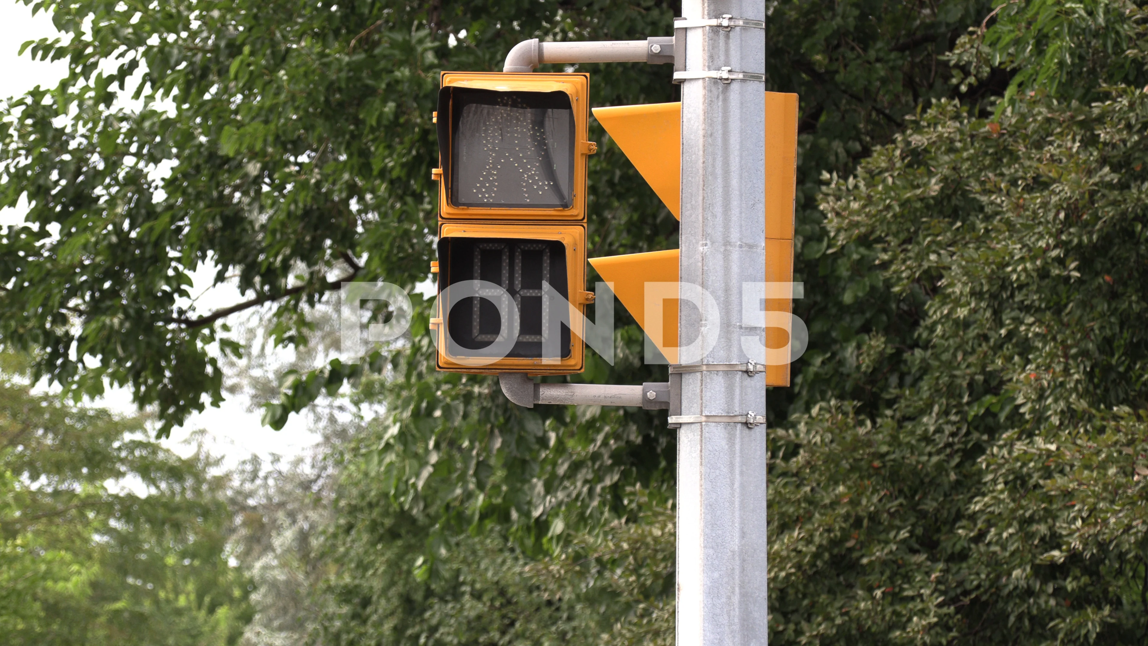 Traffic lights out in power outage follo, Stock Video