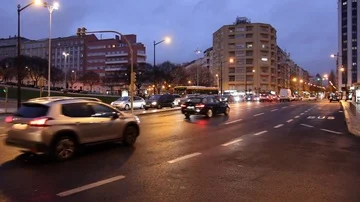 Traffic in Lisbon before sunset 스톡 동영상 85576470