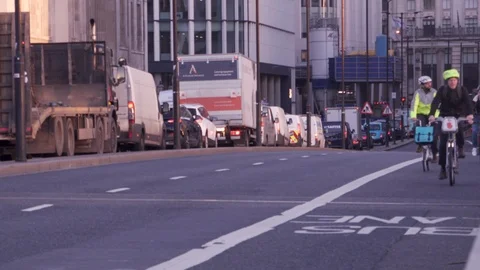 Traffic in London Stock Footage 102020830