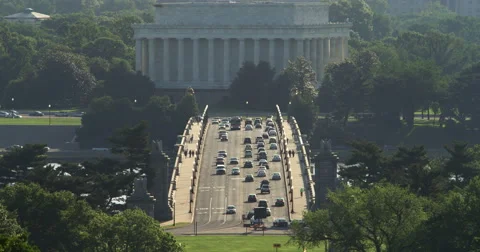Traffic on Memorial Bridge over the Potomac River with Lincoln Memorial in Stock Footage 59250162
