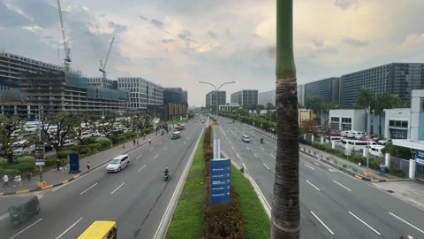 Traffic at MOA Complex Roundabout near Globe 4K 60fps 스톡 동영상 338350389