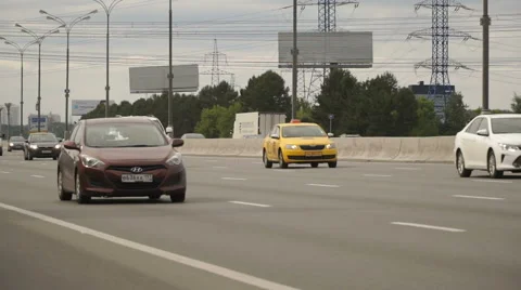 Traffic on the Moscow ring road. Cloudy day Stock-Footage 66444805