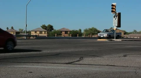 Traffic Moving at Intersection Stop Light Vídeo Stock 12202763