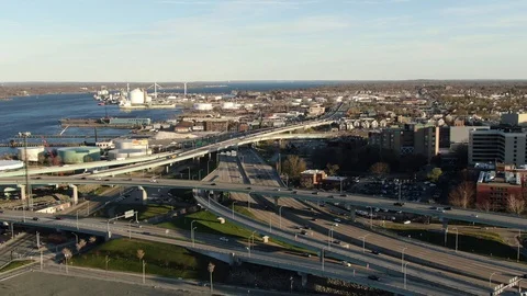 Traffic Moving Through the City at Sunset Across Providence, Rhode Island Vidéo 106626020