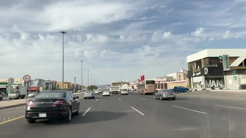 Traffic Moving Through Commercial District in Medina City 動画素材 333935429