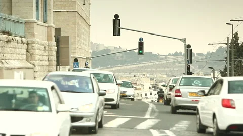 Traffic nex to Wall of Jerusalem 1 Vídeo Stock 49700672