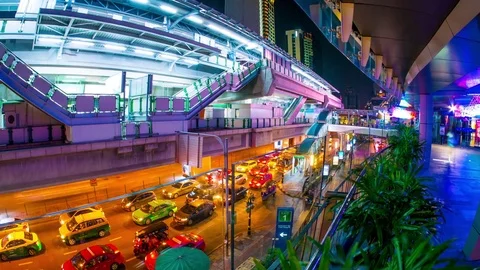Traffic at night in Bangkok Video stock 72803398