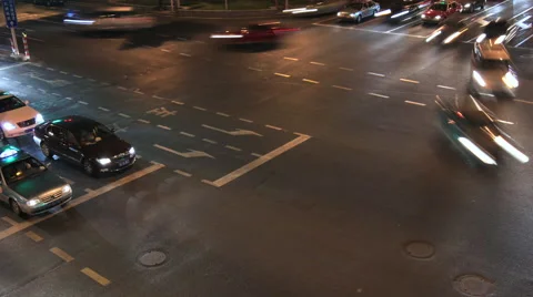 Traffic night time lapse 2 24 zoom out Video stock 40427395