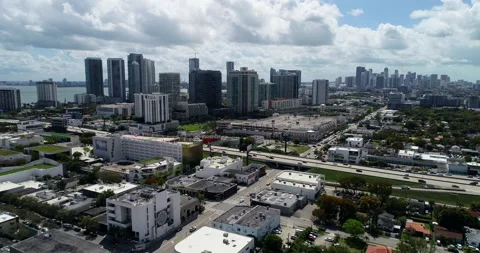 Traffic outside of downtown Miami Video stock 172506547