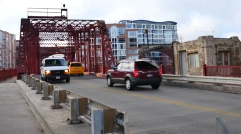 Traffic over a draw bridge 스톡 동영상 57873366
