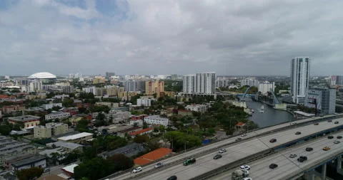 Traffic over the Miami River Video stock 194357811