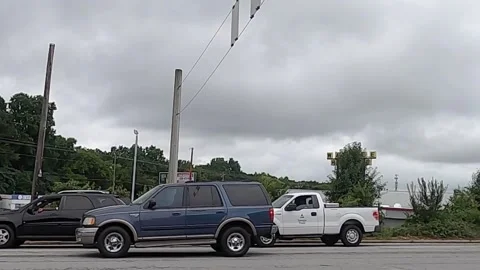Traffic pan on Rockbridge road . Video stock 158033628