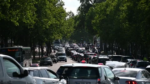 Traffic in Paris Video stock 245350463