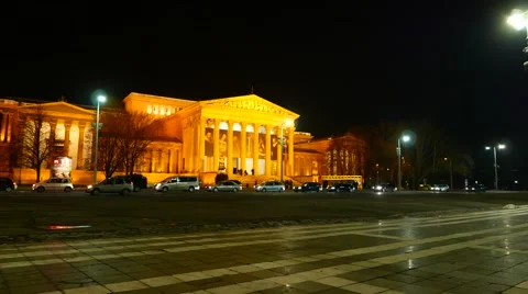 Traffic pass by in front of the Museum of Fine Arts in Budapest at night Stock Footage 50590879