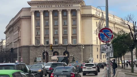 Traffic Passing On Iconic Yellow Bricks Sofia Government Buildings 스톡 동영상 323951586