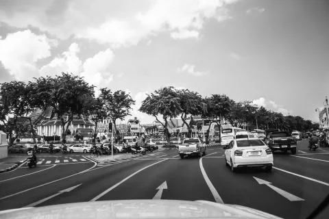 Traffic at the Phan Fa Bridge intersection, Ratchadamnoen Road, Bangkok Stockillustratie