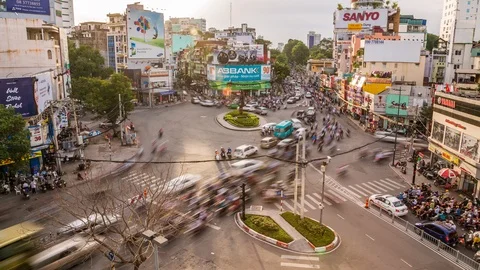 Traffic at Phu Dong roundabout, Ho Chi Minh City downtown, Vietnam time lapse 스톡 동영상 116860985