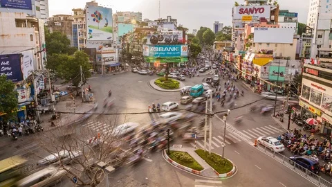 Traffic at Phu Dong roundabout, Ho Chi Minh City downtown, Vietnam time lapse 動画素材 116861083