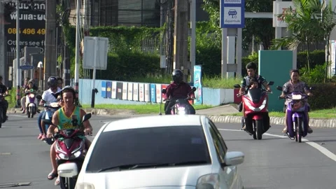 Traffic in Phuket, motorcyclists without helmets 库存影片 280051305