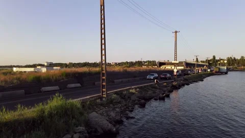 Traffic on the Pontoon Bridge. Vidéo 135083518