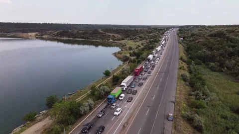 Traffic on the Pontoon Bridge. Vidéo 136043897