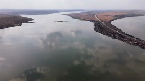 Traffic on the Pontoon Bridge. Vidéo 136044169