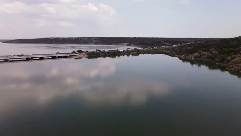 Traffic on the Pontoon Bridge. 库存影片 136044768