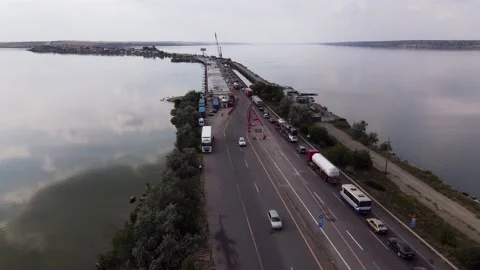 Traffic on the Pontoon Bridge. Vidéo 136045159