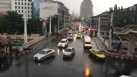 Traffic in the rain in Bangkok Stock Footage 83098665
