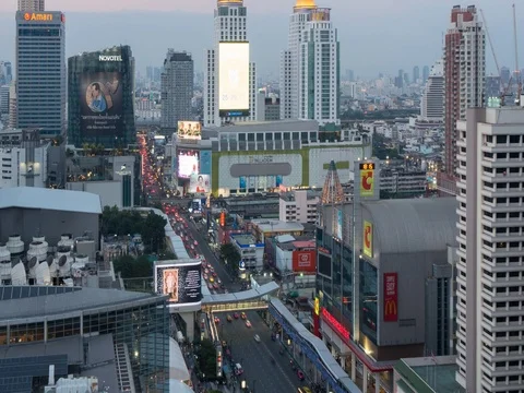 Traffic on Ratchadamri Road at dusk, Bangkok, Thailand, South East Asia, Asia Stock Footage