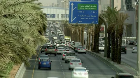 Traffic receding toward a blue Riyadh road sign in time lapse 库存影片 346426619
