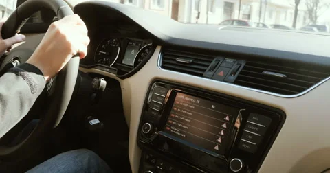 Traffic reports on  car computer screen Vidéo 68794410