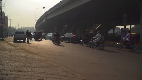 Traffic on the road under the fly over, passing motor bikes and cars, Vídeos de archivo 102810016