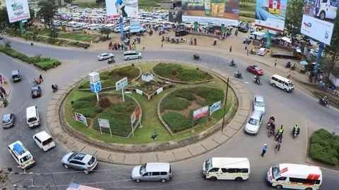 Traffic at a roundabout in Nakuru. 스톡 동영상 282508506