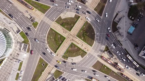 Traffic on a roundabout in a Warsaw 動画素材 271145243