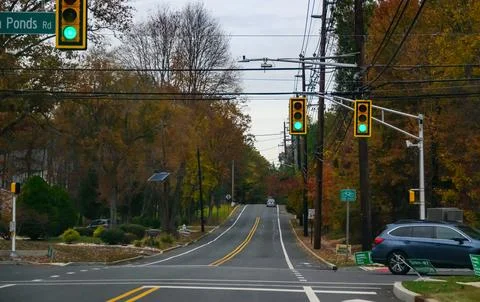 A traffic scene at the intersection of Ponds Road in Winston, New Jersey Stock Photos