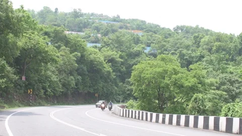 Traffic at the Sceniç ring road 库存影片 290303531