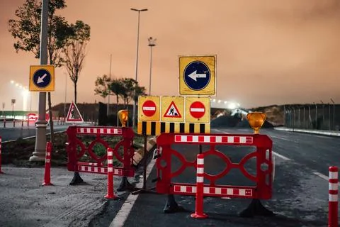  Traffic sign road construction work and construction site night scene Stock Photos