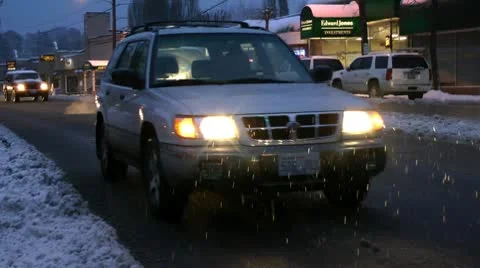 Traffic in snow, slush Stockbeeldmateriaal 10687452