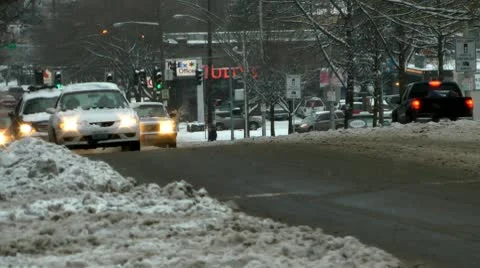 Traffic in snow, slush Stockbeeldmateriaal 10687490