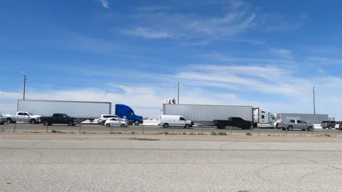 Traffic stopped on Interstate 15 in Hesperia, CA Video stock 175957135