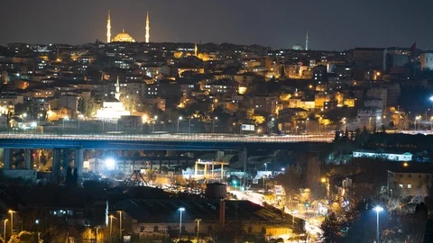 Traffic stream on bridge and road. Evening Night Time. U4k Time Lapse Vídeo Stock 127373996